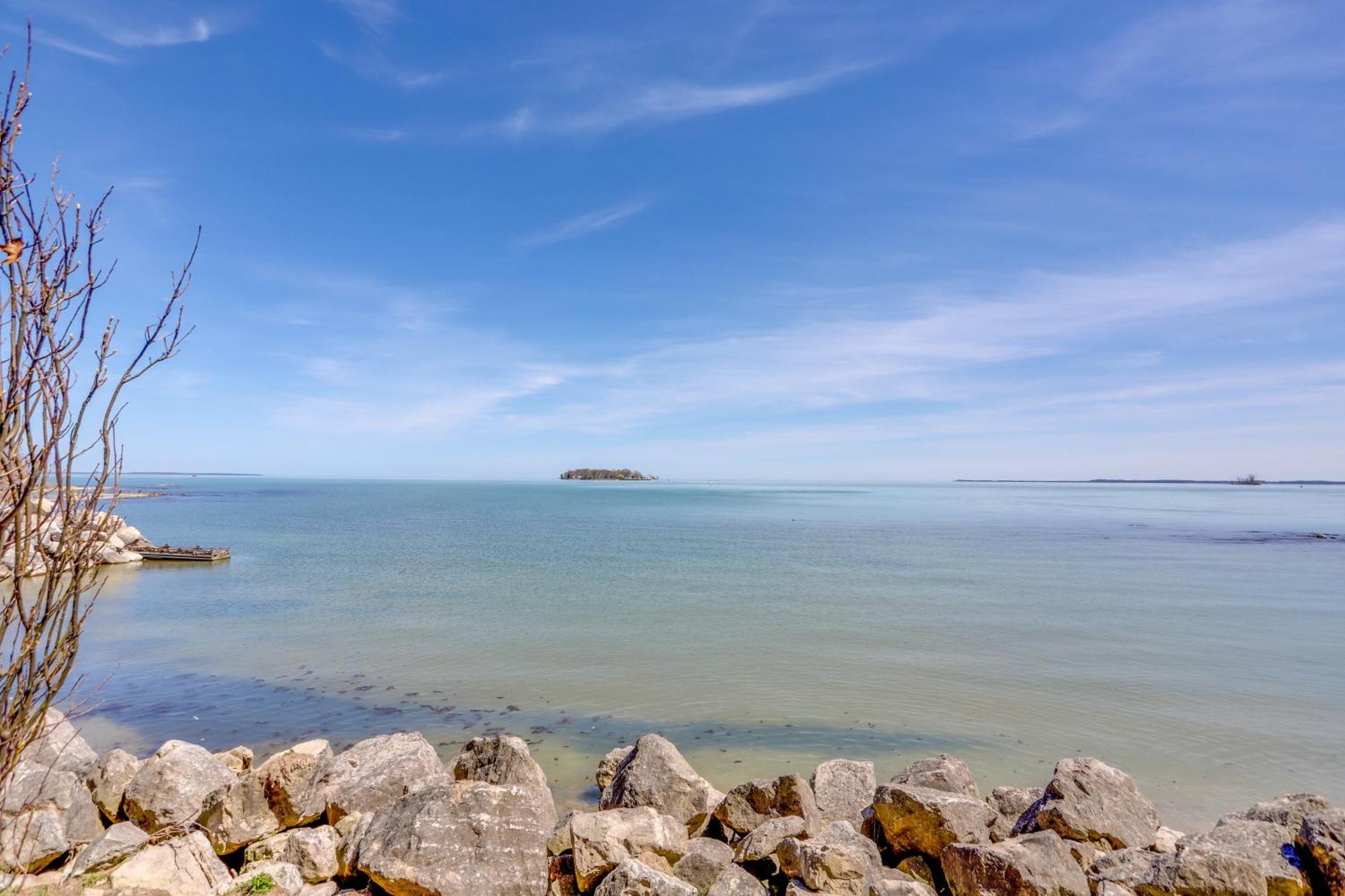Waterfront Middle Bass Condo With Pool Access! Put-in-Bay Kültér fotó